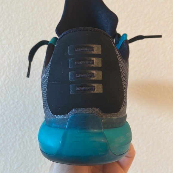 Kobe 10 Radiant Emerald - Picture 2 of 5